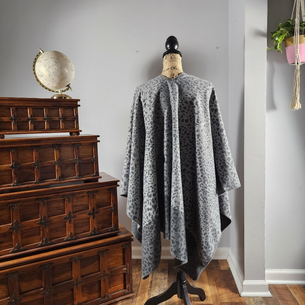 Animal Print Open-Front Wrap - image 4